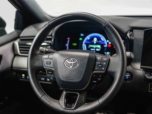 Used 2025 Toyota Camry SE image 15