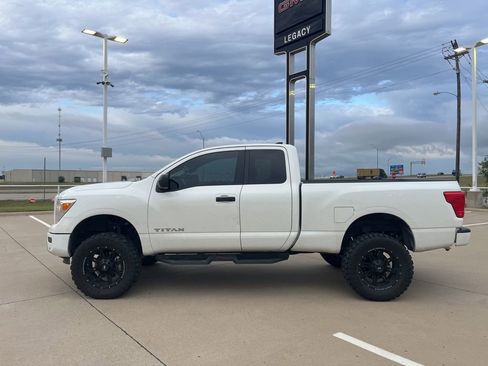 Used 2024 Nissan Titan SV AWD/4WD image 3