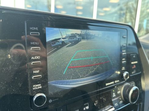 Used 2022 Toyota Highlander XLE image 14