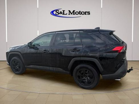 Used 2022 Toyota RAV4 LE AWD/4WD image 4