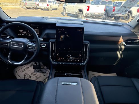 Used 2025 GMC Yukon Denali w/ Sun & Power Step Package image 15
