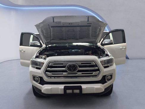 Used 2018 Toyota Tacoma Limited AWD/4WD image 8