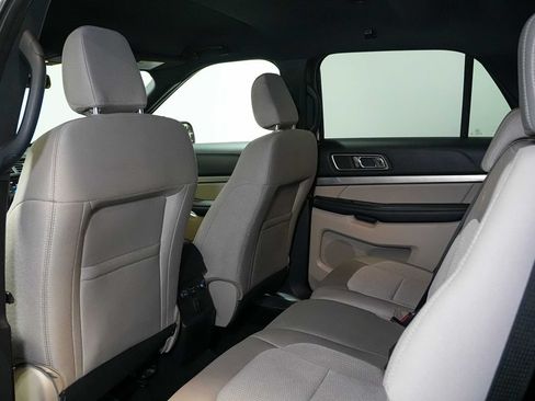Used 2018 Ford Explorer XLT FWD image 19