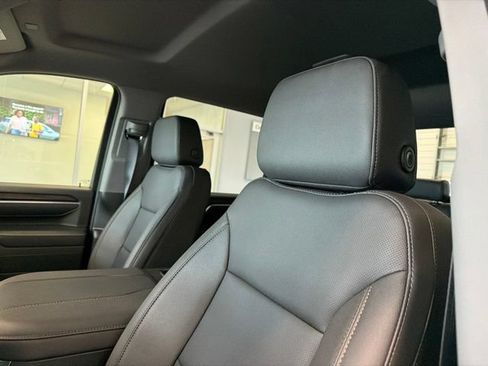 New 2026 GMC Sierra 2500 SLT w/ SLT Convenience Package AWD/4WD image 18