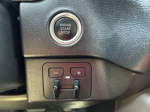 Used 2022 Toyota Tundra SR5 w/ SR5 Convenience Package AWD/4WD image 27