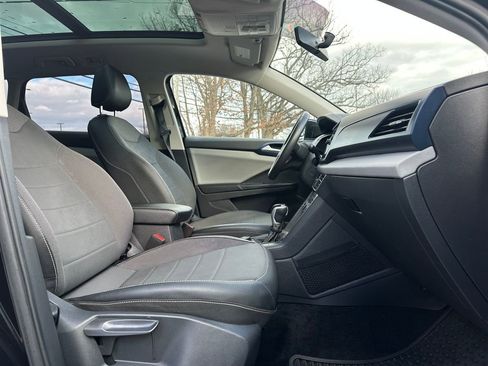 Certified 2022 Volkswagen Taos SE w/ Panoramic Sunroof Package image 16