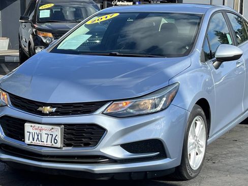Used 2017 Chevrolet Cruze LT w/ Convenience Package image 3