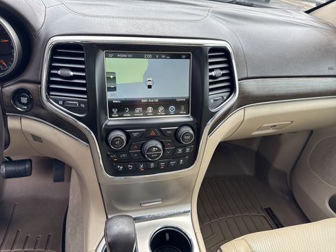 Used 2017 Jeep Grand Cherokee Overland w/ Jeep Active Safety Group image 13