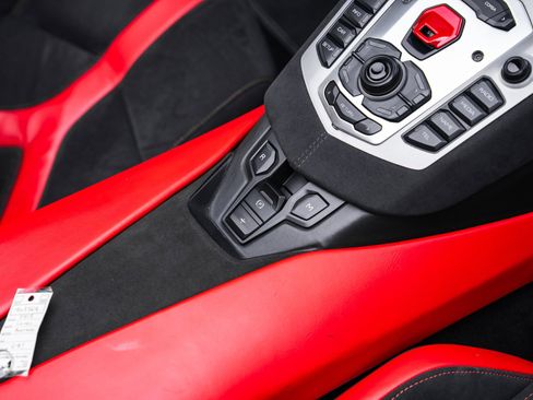 Used 2015 Lamborghini Aventador LP 700-4 image 37