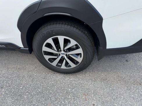 Used 2025 Subaru Outback Premium AWD/4WD image 10