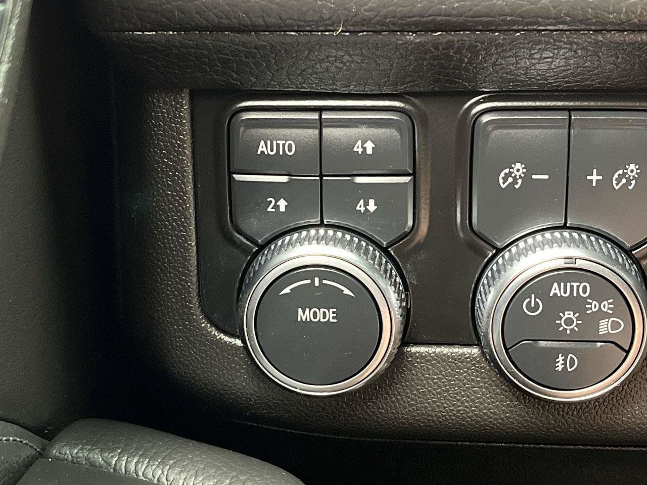 Used 2023 GMC Yukon XL Denali AWD/4WD image 18