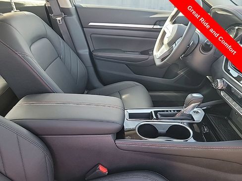 New 2025 Nissan Altima 2.5 SR w/ SR Premium Package FWD image 42
