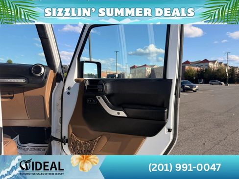 Used 2016 Jeep Wrangler Unlimited Sahara w/ Connectivity Group AWD/4WD image 17