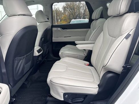 Used 2023 Hyundai Palisade Calligraphy image 18