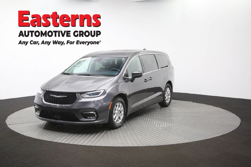 Used 2023 Chrysler Pacifica Touring-L FWD image 58