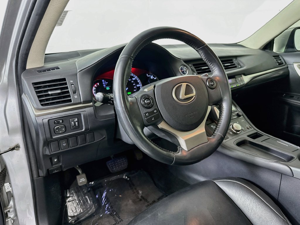 Used 2015 Lexus CT 200h w/ Seat Comfort Package FWD image 10