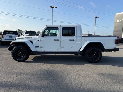 Used 2025 Jeep Gladiator Sport AWD/4WD image 4