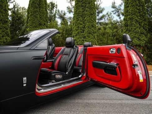 Used 2016 Rolls-Royce Dawn RWD image 26