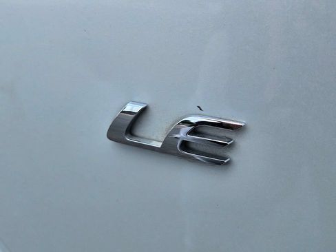 Used 2023 Toyota Corolla Cross LE FWD image 11