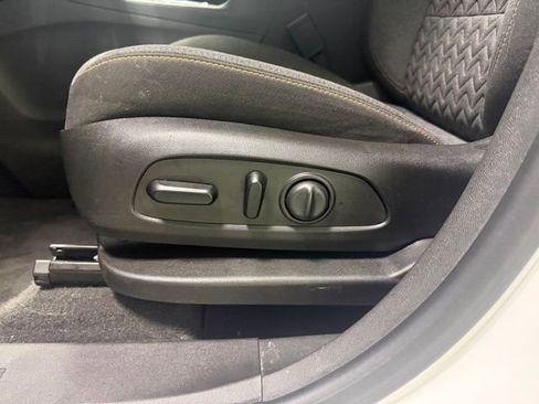 Certified 2024 Chevrolet Equinox LT FWD image 14