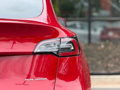 Used 2020 Tesla Model Y Long Range image 16