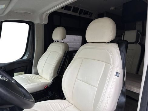 Used 2021 RAM ProMaster 3500 w/ Premium Appearance Group FWD image 8