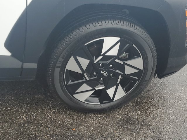 Certified 2025 Hyundai Kona SEL AWD/4WD image 6