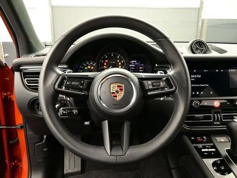 Certified 2025 Porsche Macan AWD/4WD image 8