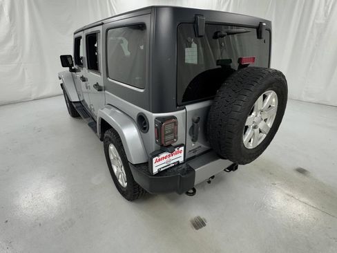 Used 2018 Jeep Wrangler Unlimited Sahara w/ Connectivity Group AWD/4WD image 5