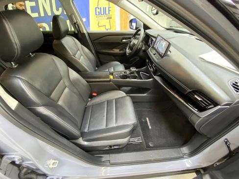 Used 2025 Nissan Rogue SL w/ Tech Package FWD image 26