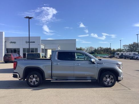 Used 2024 GMC Sierra 1500 SLT image 8