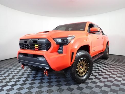 Used 2024 Toyota Tacoma TRD Sport AWD/4WD image 2