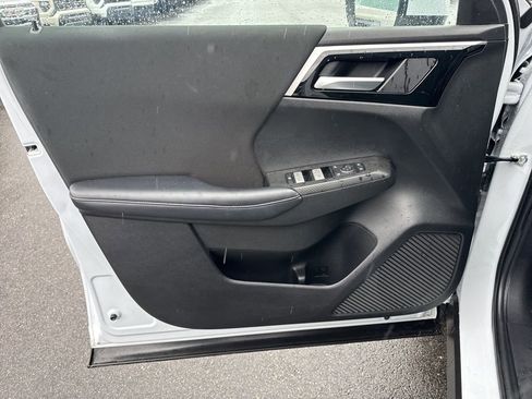 Used 2023 Mitsubishi Outlander ES image 24