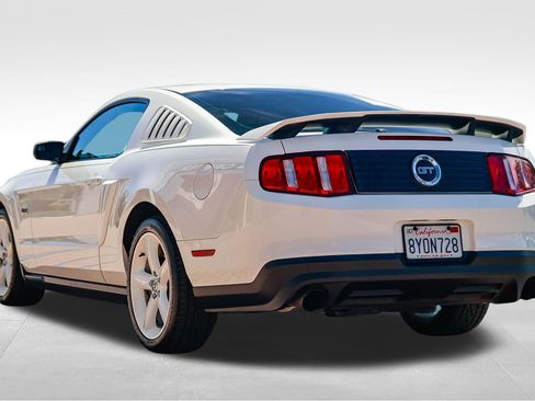 Used 2012 Ford Mustang GT Premium w/ GT Coupe Accessory Pkg 5 RWD image 4