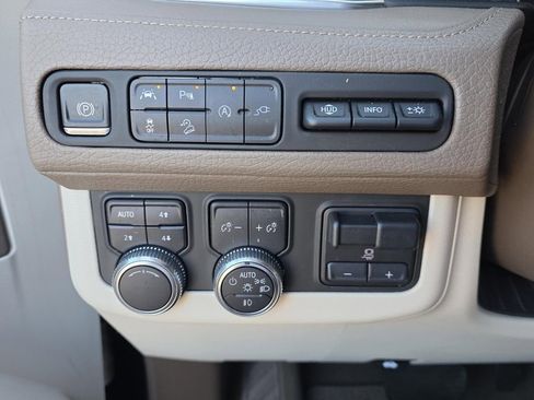 Used 2021 GMC Yukon Denali w/ Denali Premium Package image 43