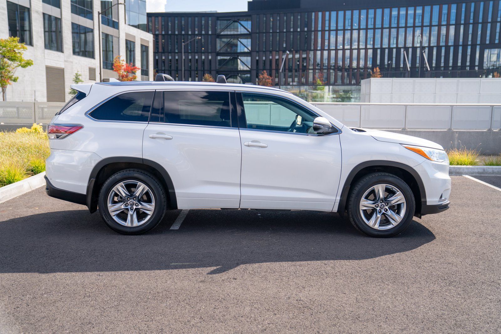 Used 2016 Toyota Highlander Limited AWD/4WD image 8
