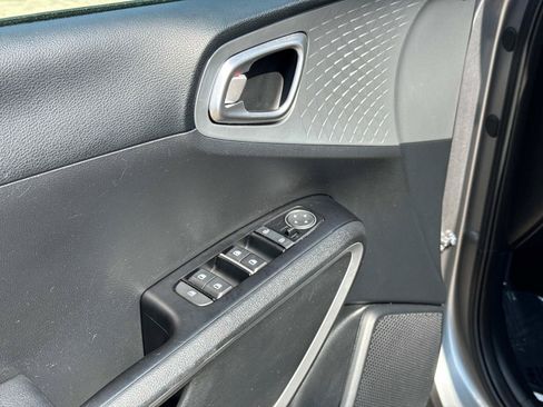 Used 2024 Kia Soul LX w/ Option Group 015 FWD image 17