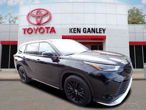 Certified 2023 Toyota Highlander XSE image 1