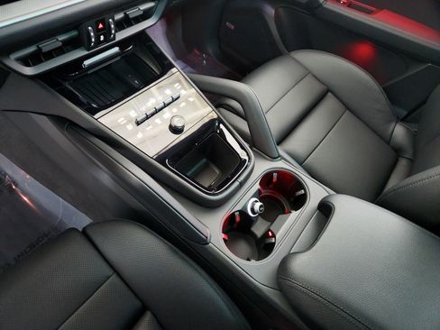 Used 2024 Porsche Cayenne S image 11