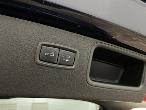 Used 2023 Porsche Macan Turbo AWD/4WD image 10