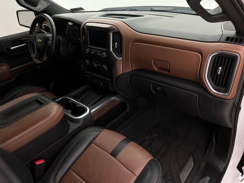 Used 2019 Chevrolet Silverado 1500 High Country w/ Z71 Off-Road Package image 16