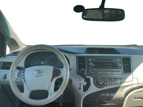 Used 2013 Toyota Sienna LE FWD image 9