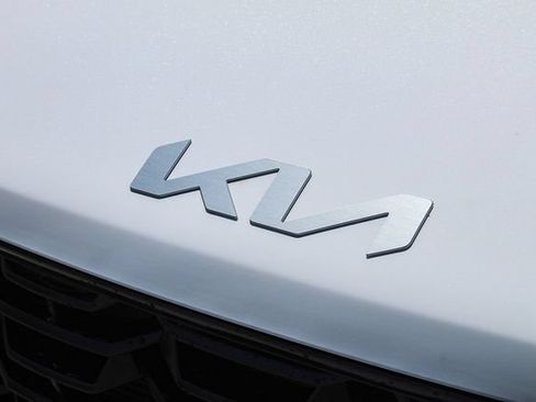 New 2024 Kia Sorento LX FWD image 6