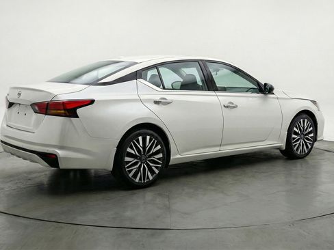 Used 2025 Nissan Altima 2.5 SV image 9