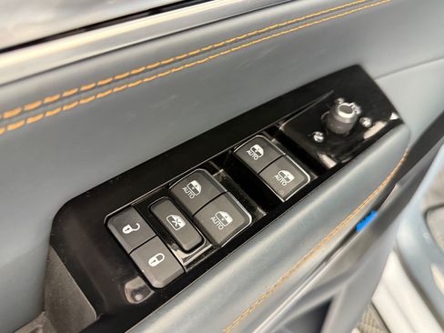 Used 2022 Jeep Grand Wagoneer Series III w/ Rear Seat Video Group 1 AWD/4WD image 15