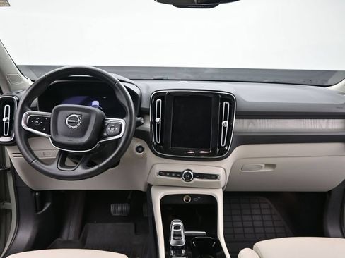 Used 2023 Volvo XC40 B5 Plus AWD/4WD image 27