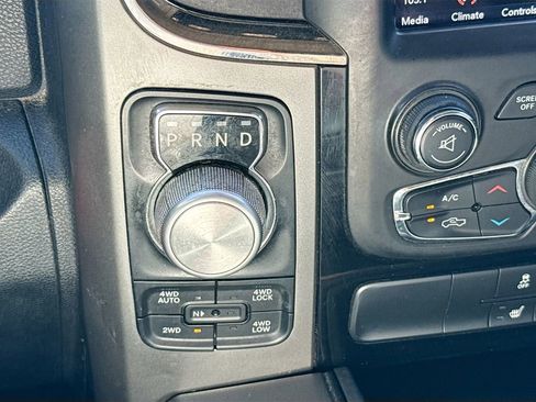 Used 2018 RAM 1500 Laramie AWD/4WD image 18