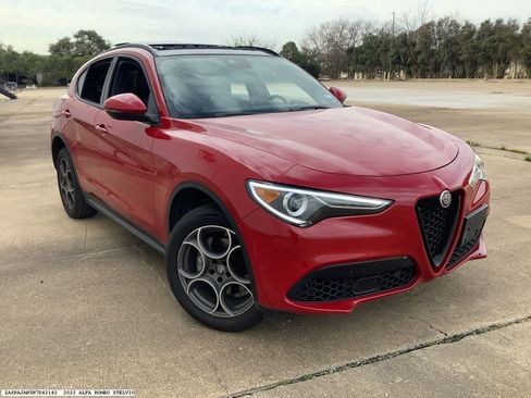 Used 2022 Alfa Romeo Stelvio Sprint image 3