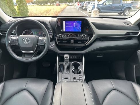Certified 2023 Toyota Highlander XLE image 31