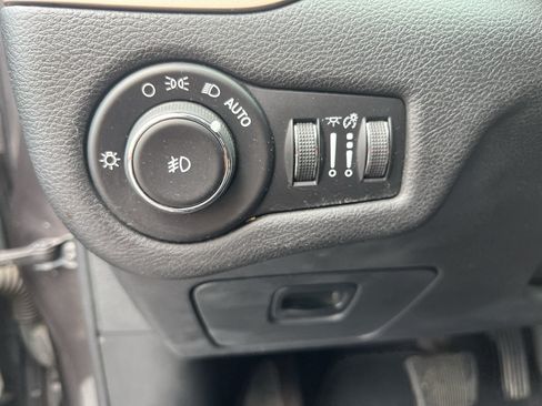 Used 2016 Jeep Cherokee Limited AWD/4WD image 11